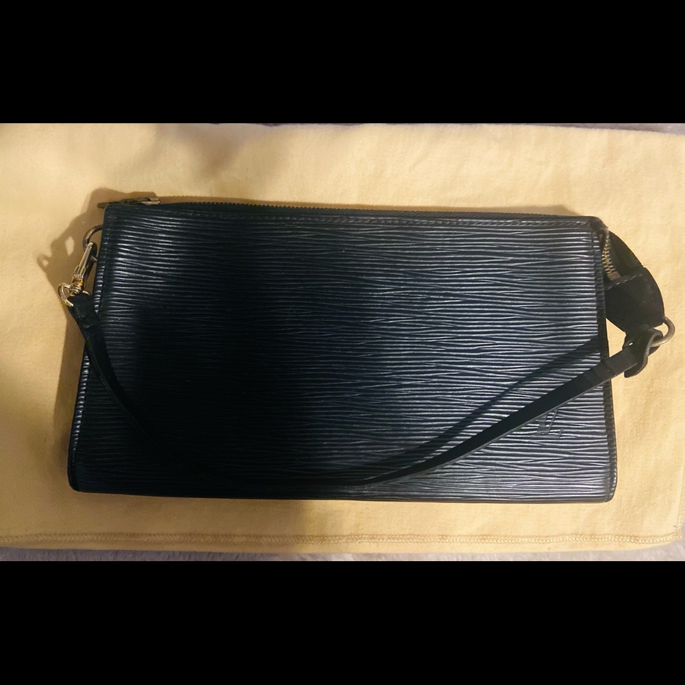Louis Vuitton EPI Pochette